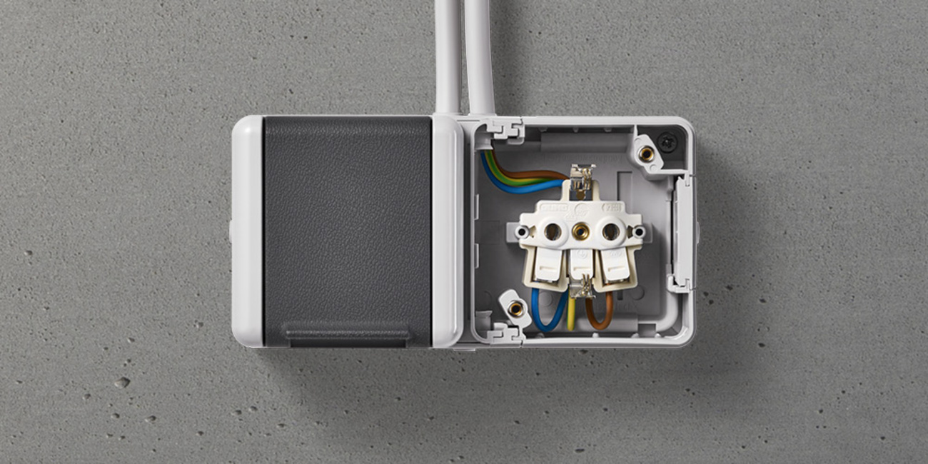 Doppelsteckdose mit Trennsteg bei Elektro Kranz GmbH in Bosenbach